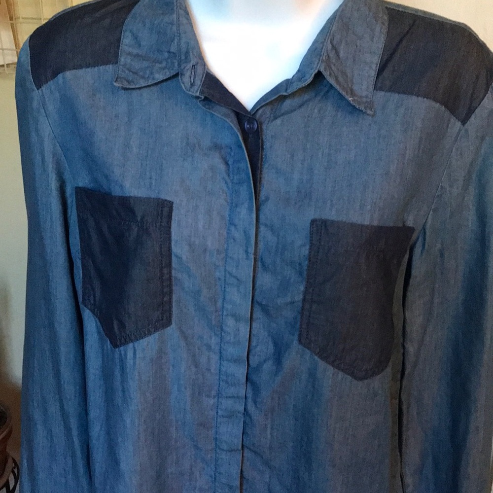 Olive + Oak women’s button down shirt. Size XS